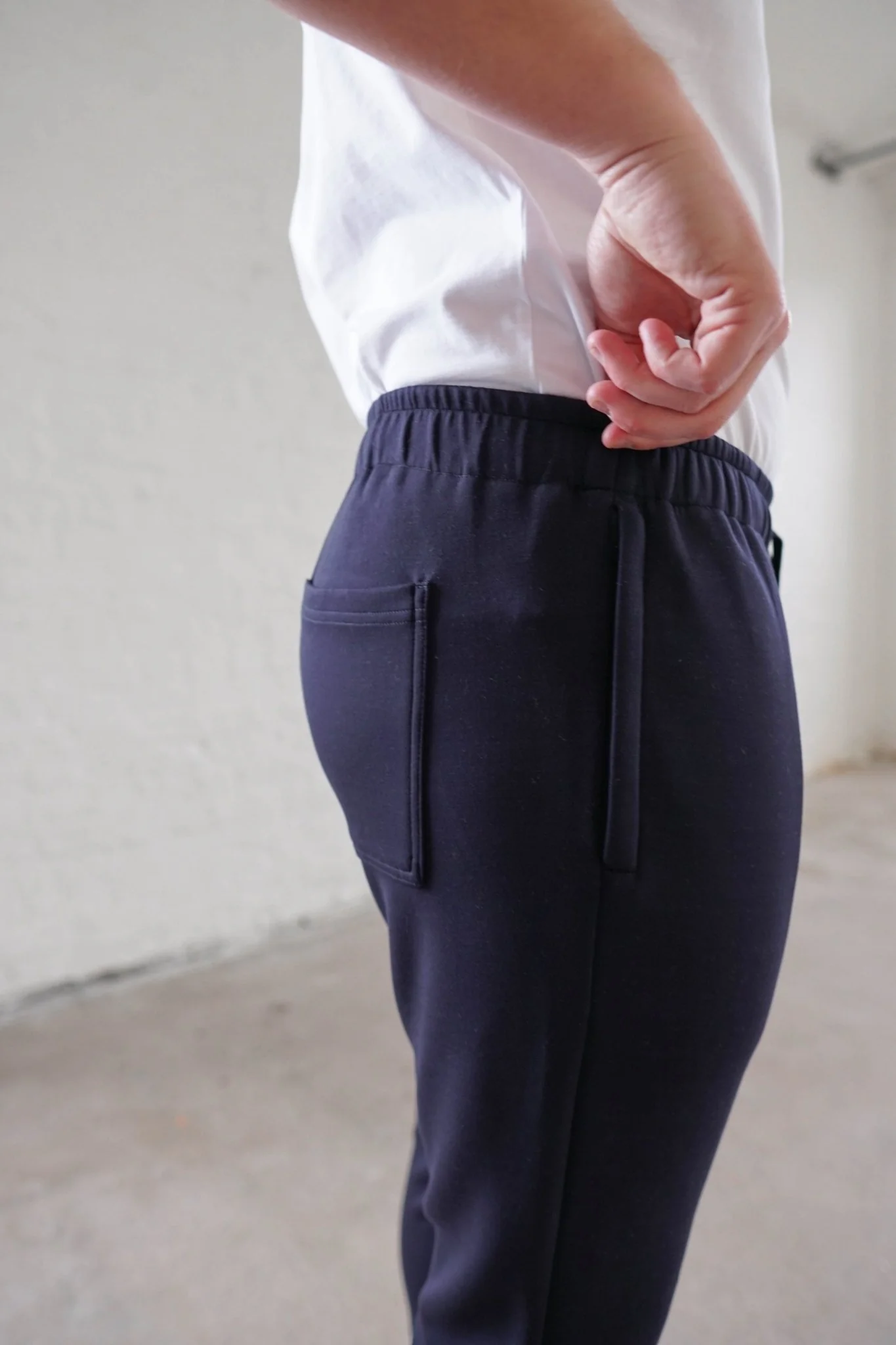 Luxe Aura Joggers In Navy - Image 4
