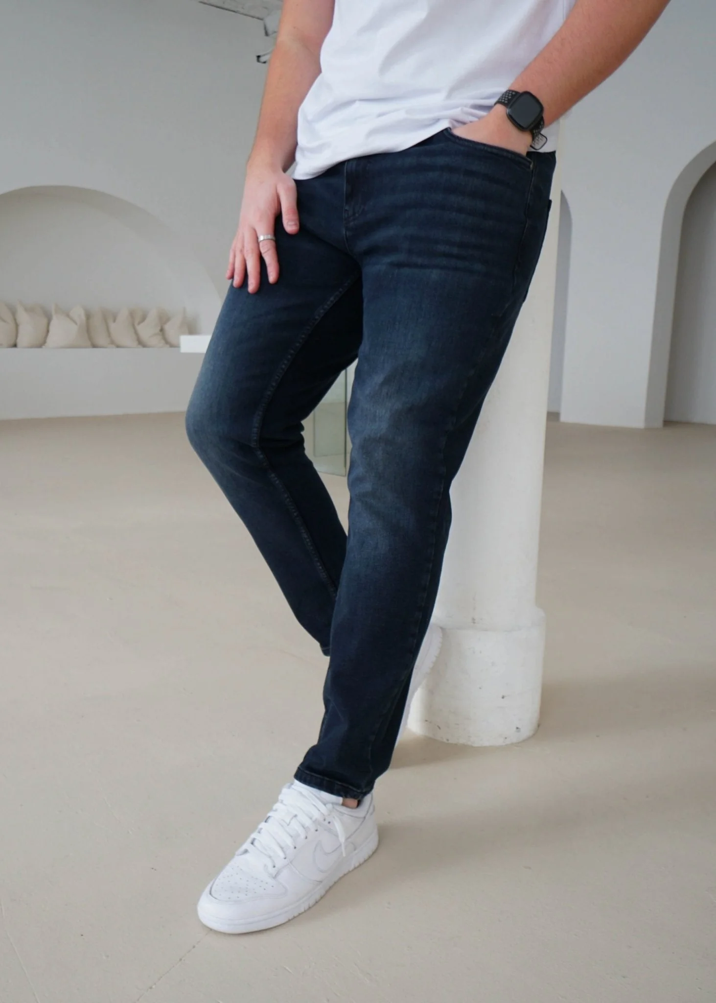 Relaxed Tapered Jeans In Midnight Dark Blue - Image 3