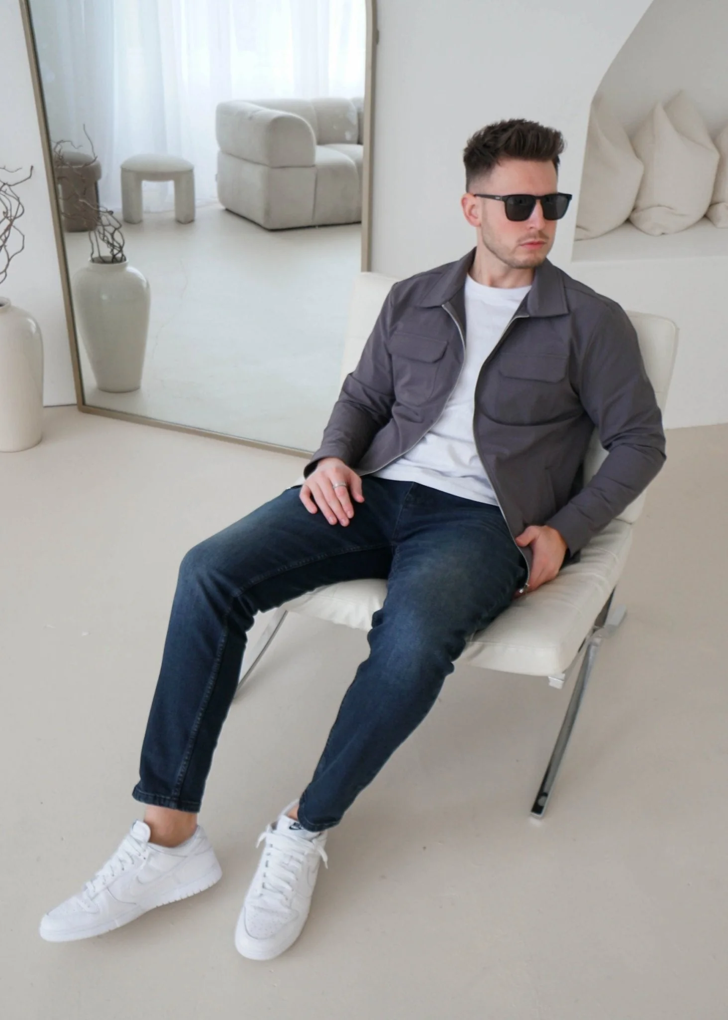 Relaxed Tapered Jeans In Midnight Dark Blue - Image 4