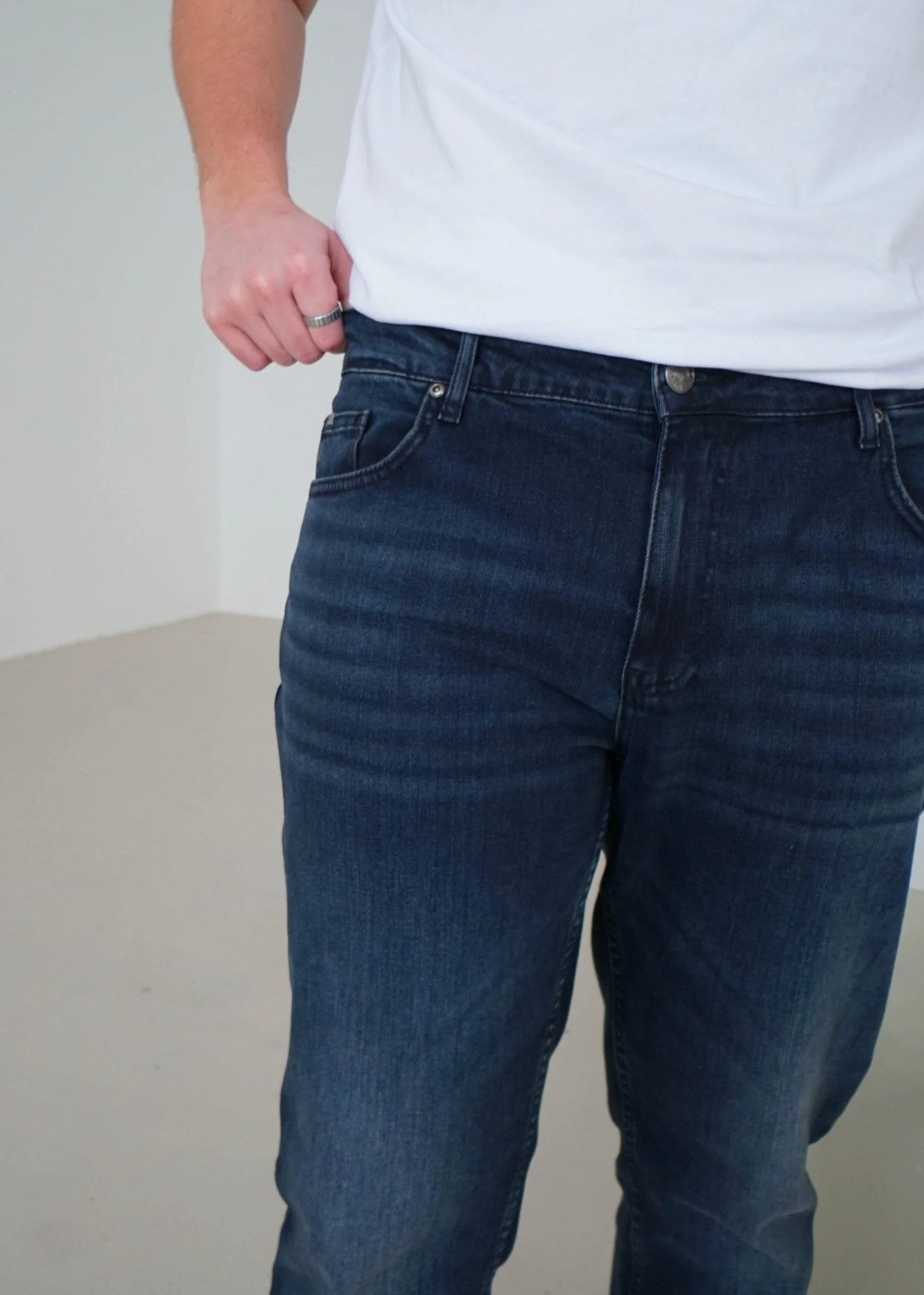 Relaxed Tapered Jeans In Midnight Dark Blue - Image 6