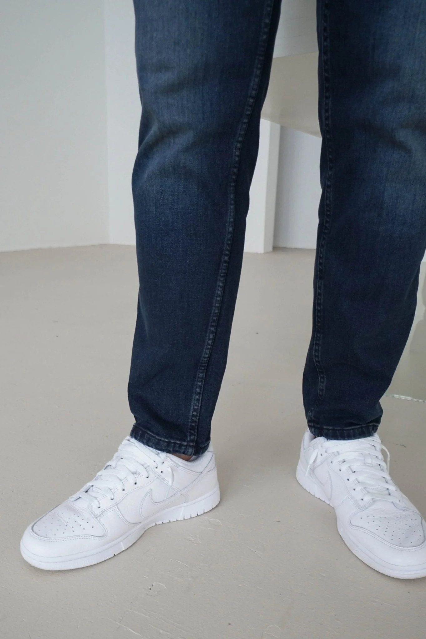 Relaxed Tapered Jeans In Midnight Dark Blue - Image 9