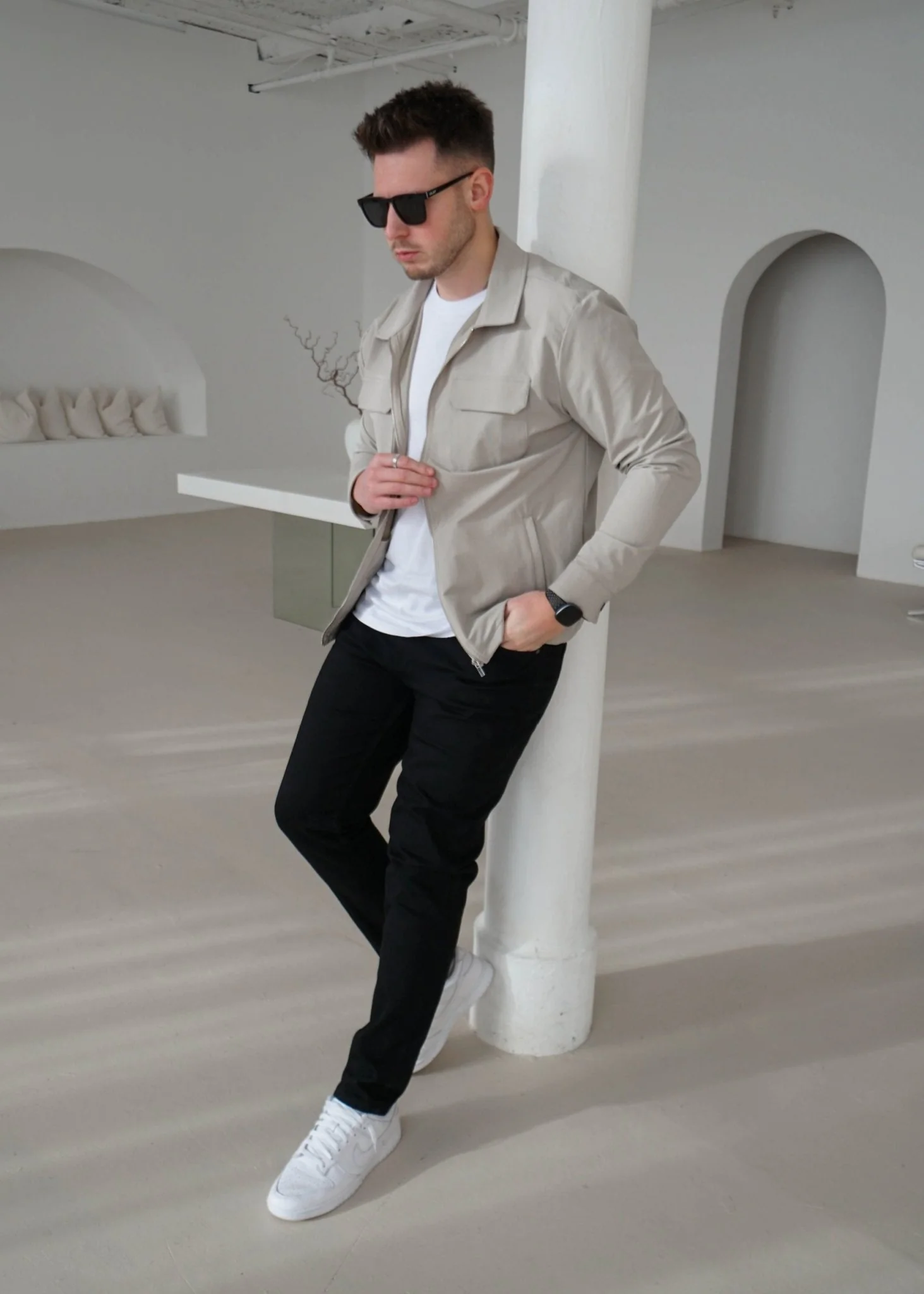 Relaxed Tapered Jeans In Jet Black - Image 4